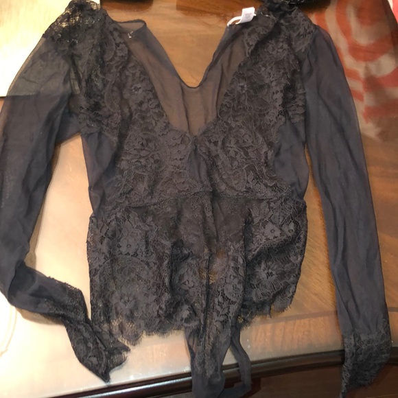 Elegant Black Lace Bodysuit - Picture 1 of 4